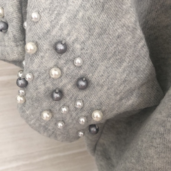 Cropped Grey Sweatshirt with pearl details - Picture 2 of 7